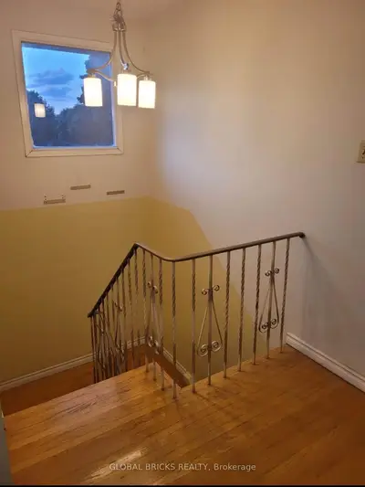 3a Heale Avenue, Toronto, On M1e 3x6