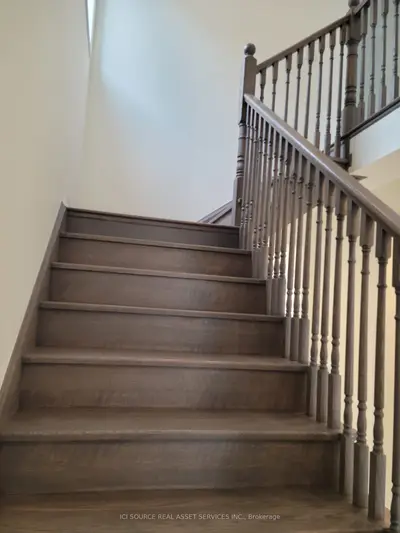 10 Limoges Road, Whitby, On K0g 1l0