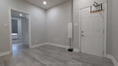 157 Main Street 3, Toronto, On M4e 2z5