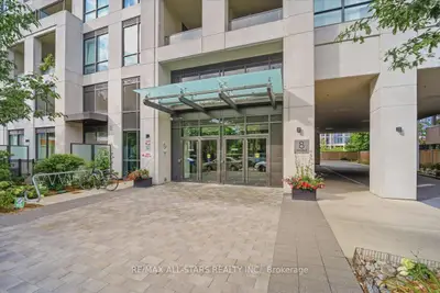 8 Trent Avenue 824, Toronto, On M4c 0a6