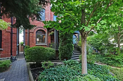 200 First Avenue, Toronto, On M4m 1x1