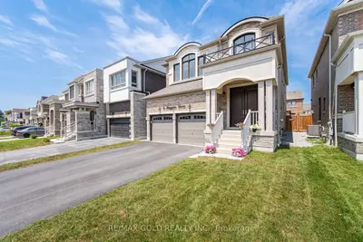 8 Huggins Drive, Whitby, On L1p 0n4