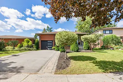 16 Langevin Crescent, Toronto, On M1c 2b6