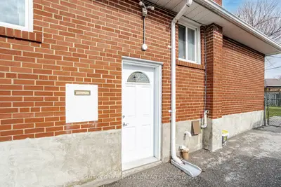5 Applefield Drive Lower, Toronto, On M1p 3x8