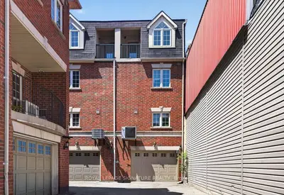1755 Danforth Avenue, Toronto, On M4c 1j1