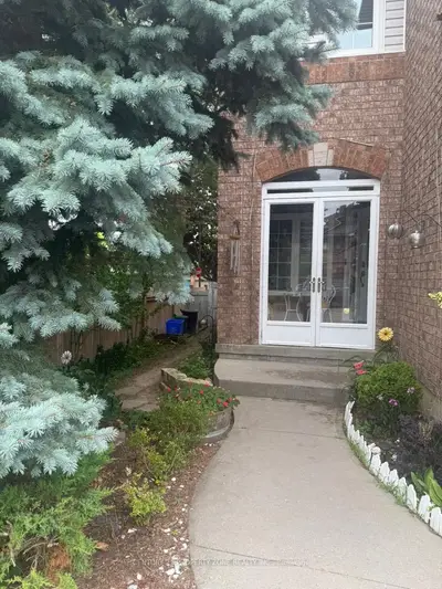 130 Waller Street, Whitby, On L1r 2k7