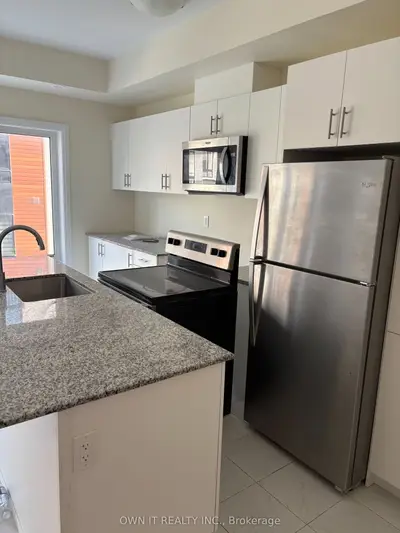 25 Priya Lane 12, Toronto, On M1b 0e8