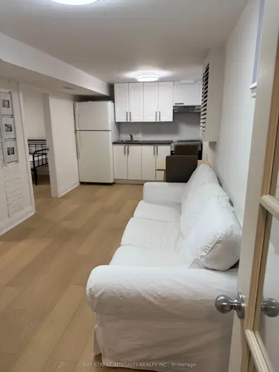 244 King Edward Avenue, Toronto, On M4c 5k1