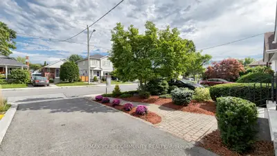 6 Athlone Road, Toronto, On M4j 4h2