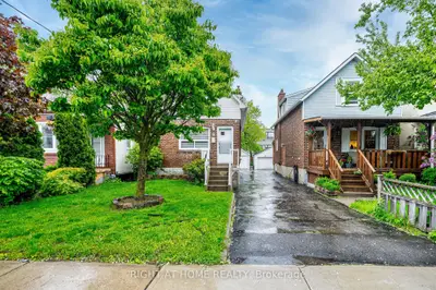 8 Savoy Avenue, Toronto, On M8w 3x6