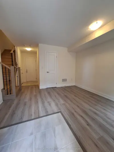 1695 Dersan Street 1205, Pickering, On L1x 0s9