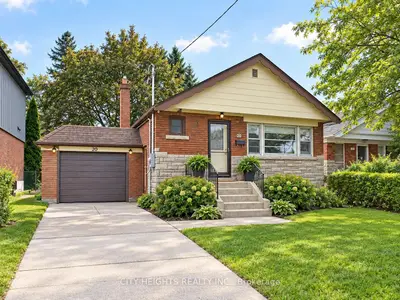 20 Glen Gannon Drive Lower, Toronto, On M4b 2w4