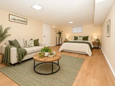 20 Glen Gannon Drive Lower, Toronto, On M4b 2w4