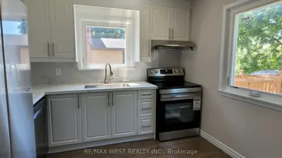 65 Clapperton Avenue Upper, Toronto, On M1l 4k7