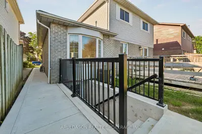 12 Upland Drive Bsmt, Whitby, On L1n 8h5