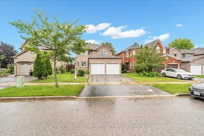 3 Griffen Place, Whitby, On L1r 2n5