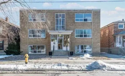 135 Sammon Avenue, Toronto, On M4j 1y9