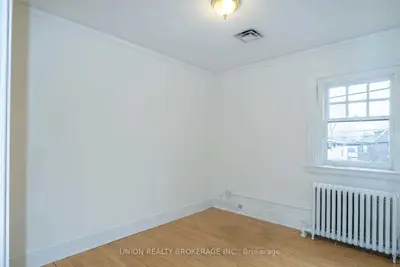 2234 Queen Street E 1, Toronto, On M4e 1g2