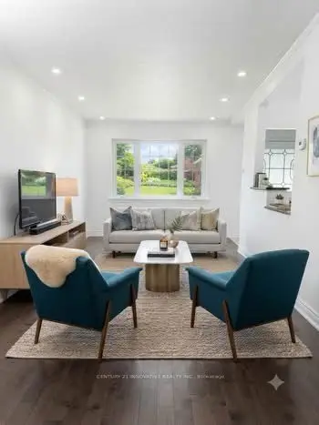 240 Parkview Hill Crescent Main, Toronto, On M4b 1s3