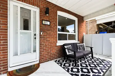682 Milverton Boulevard, Toronto, On M4c 1x9