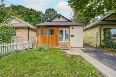 7 Emmott Avenue, Toronto, On M1l 2x2