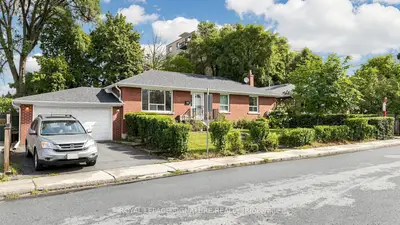 256 Ferris Road, Toronto, On M4b 1h6