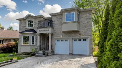 3 Stinson Circle, Toronto, On M4b 2y7