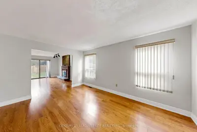 92 Erickson Drive, Whitby, On L1n 8v3