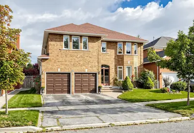 92 Erickson Drive, Whitby, On L1n 8v3