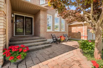 11 Mcneilage Court, Ajax, On L1t 3z5