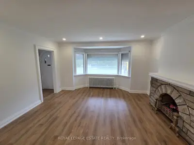 839 Coxwell Avenue Main, Toronto, On M4c 3e8