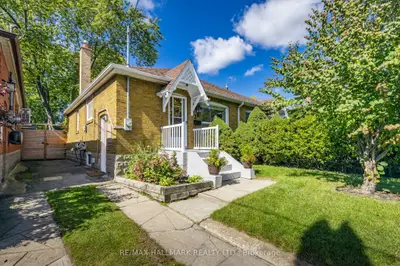 28 Thora Avenue, Toronto, On M1l 2p9