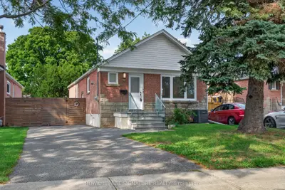 24 Glenshaw Crescent, Toronto, On M4b 2c9