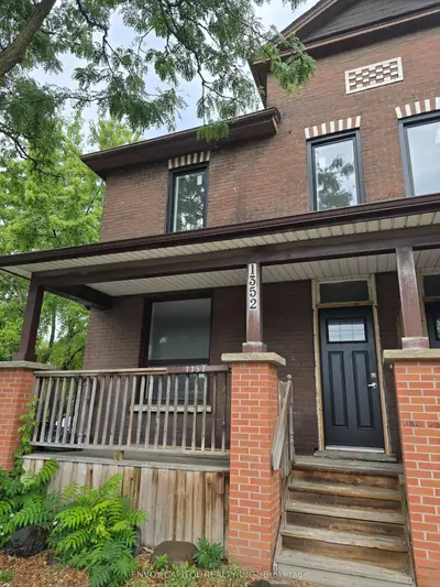 1354 Queen Street E 1352 Upper, Toronto, On M4l 1c8