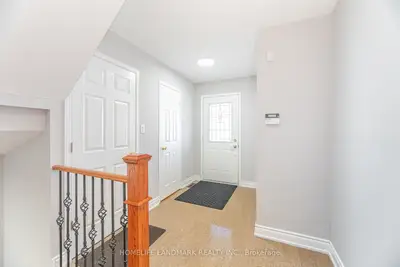 81 Vessel Crescent Main/upper, Toronto, On M1c 5k6