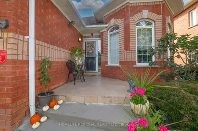 40 Arnold Crescent, Whitby, On L1m 1h9