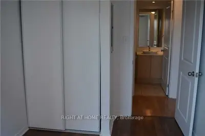 32 Florence Wyle Lane 2, Toronto, On M4m 3e7