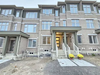 919 Crowsnest Hollow, Pickering, On L1x 0p4