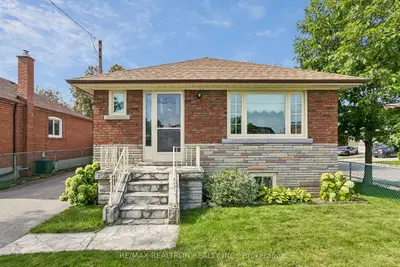 96 Commonwealth Avenue, Toronto, On M1k 4k3