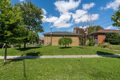 3 Charity Road, Toronto, On M1k 3s1