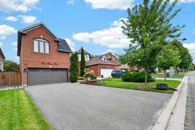 165 Thicket Crescent, Pickering, On L1v 6s5