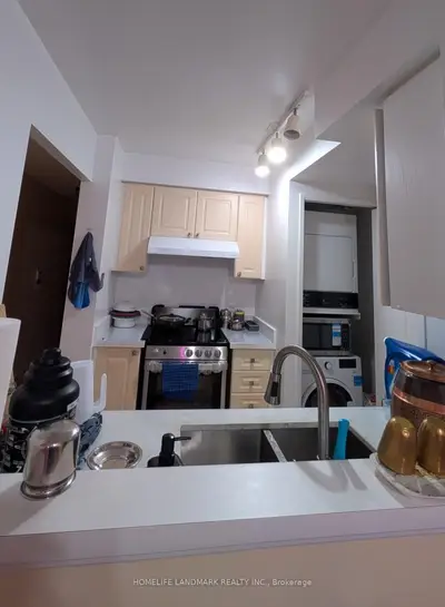 8 Lee Centre Drive 1115, Toronto, On M1h 3h8