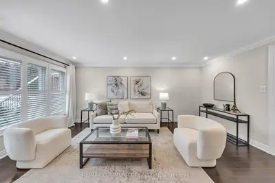 43 Fieldwood Drive, Toronto, On M1v 3g3