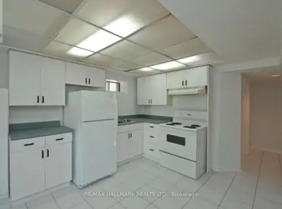 898 Rambleberry Avenue Lower, Pickering, On L1v 5x9