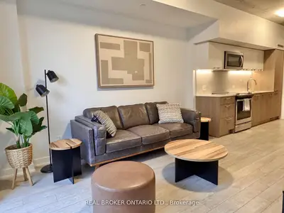 15 Baseball Place 717, Toronto, On M4m 0e6