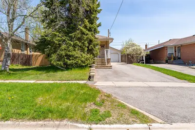 1519 Lakeside Street Main Flr, Oshawa, On L1j 3y4