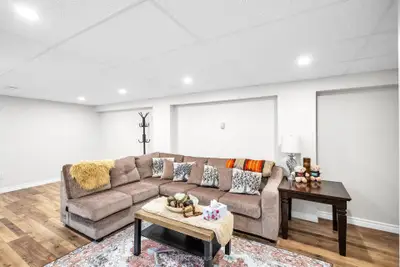 487 Cunningham Avenue, Oshawa, On L1j 3c1