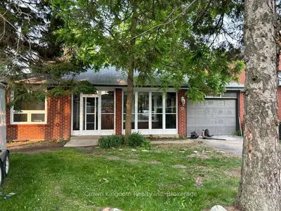 35 Homestead Road Main, Toronto, On M1e 3r8