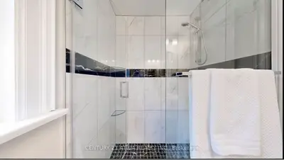 60 Beacham Crescent Lower, Toronto, On M1t 1n1