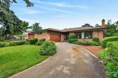 11 Regency Square, Toronto, On M1e 1n4